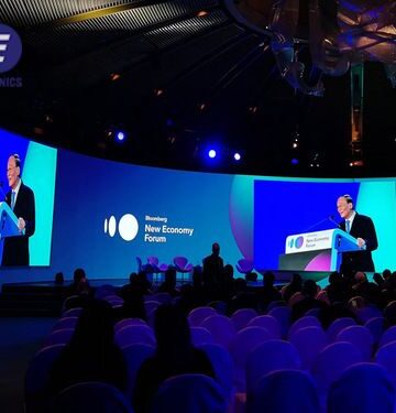 Màn hình LED cong có thiết kế kết cấu khá đặc biệt phù hợp với không gian còng cung