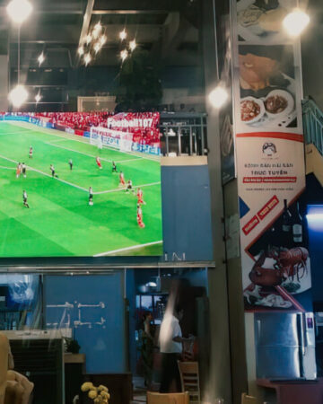 Việc lắp đặt màn hình led quán cafe trở nên phổ biến hiện nay